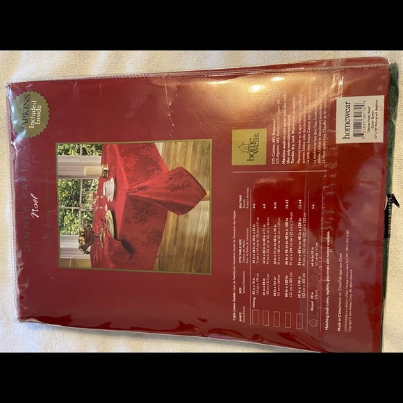 52 and 70 oblong holiday table cloths with 4 napkins great for holiday session - Picture 2 of 3